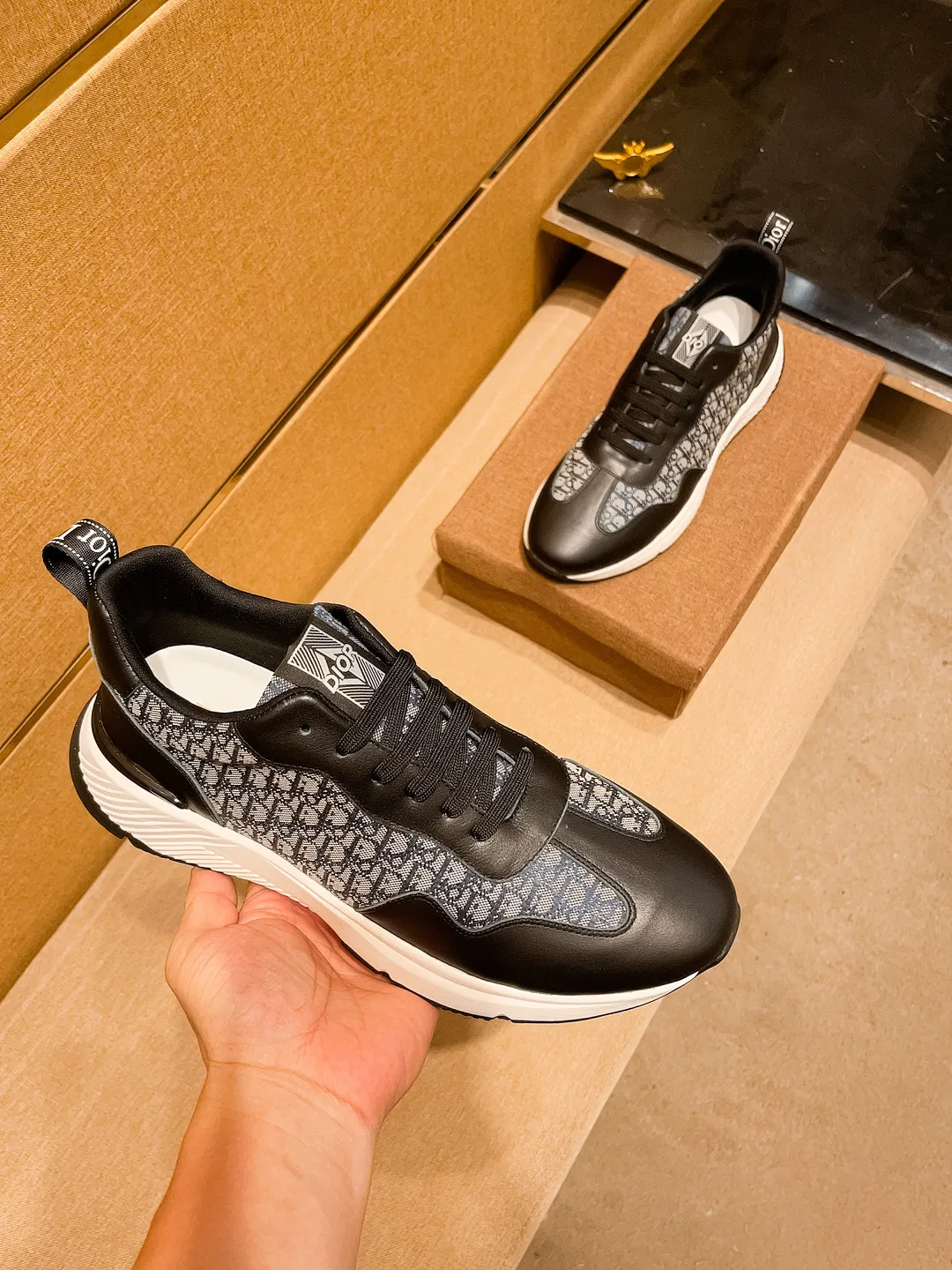 Men's shoes💰 460💰🔥[Dior]🔥Men's high-end brand of shoes official website 1:1 latest masterpiece: the upper is made of Italian imported first-layer cowhide with a comfortable and breathable lining➕original non-slip and wear-resistant outsole🔥, making walking more convenient and comfortable! An exclusive new model, a stunning work, a beautiful 1:1 replica [color] compared to the official quality! Create a fashionable personality to set off your uniqueness! A must-have for trendy men! Classic🔥Size: 38-44 Color: 🔥 2⃣️colors available🔥